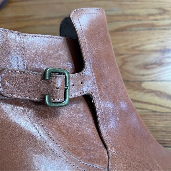 J. Shoes Hardwick Leather Buckle Block Heel Booties Tan - Picture 15 of 15